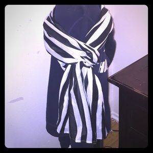 White and black stripes scarvs
